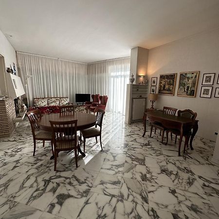Le Rose Di Emma Villa บอร์ดิเกรา ภายนอก รูปภาพ